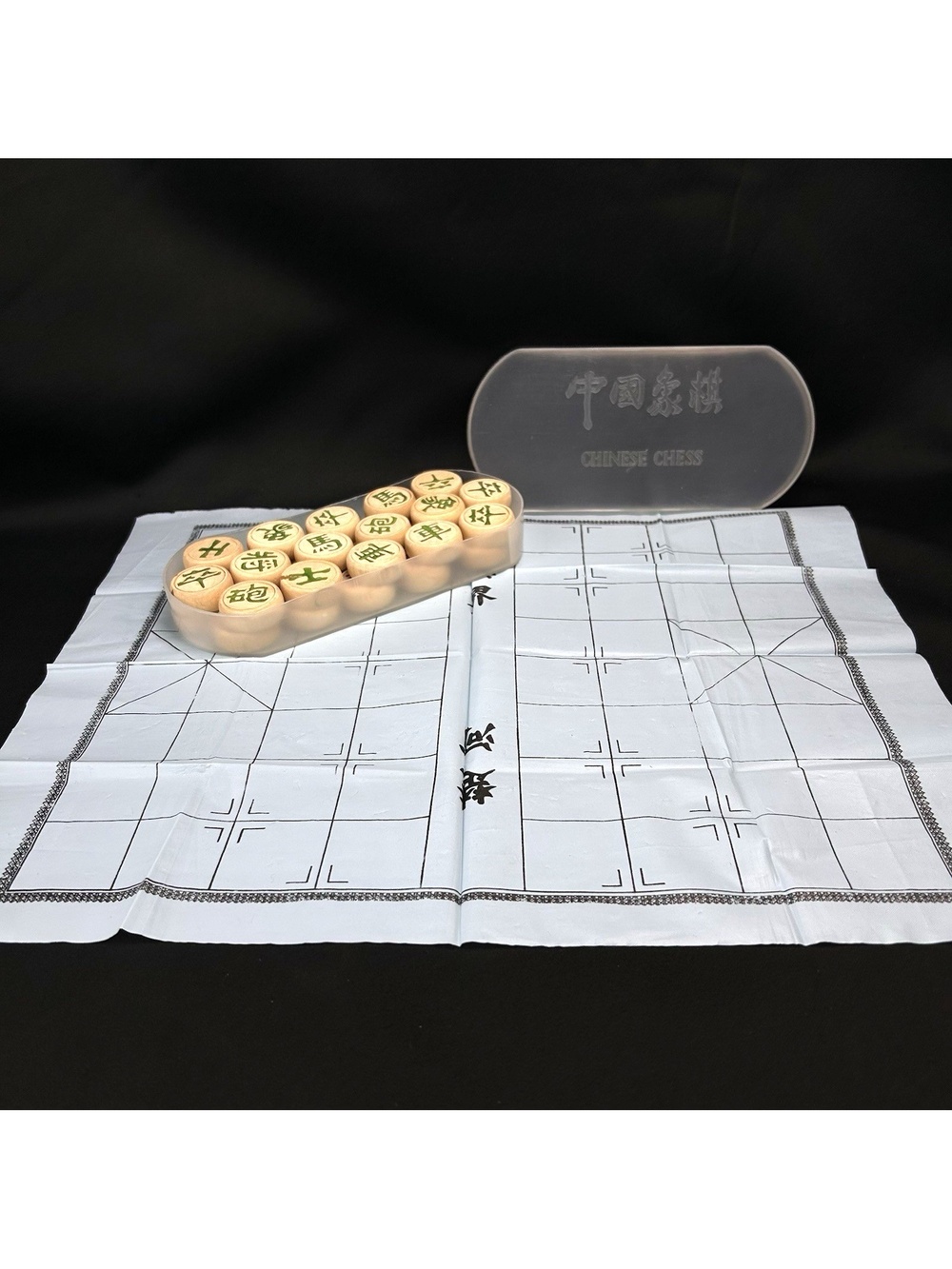 Chinese Chess Wooden Pieces in Plastic Box with Plastic Board